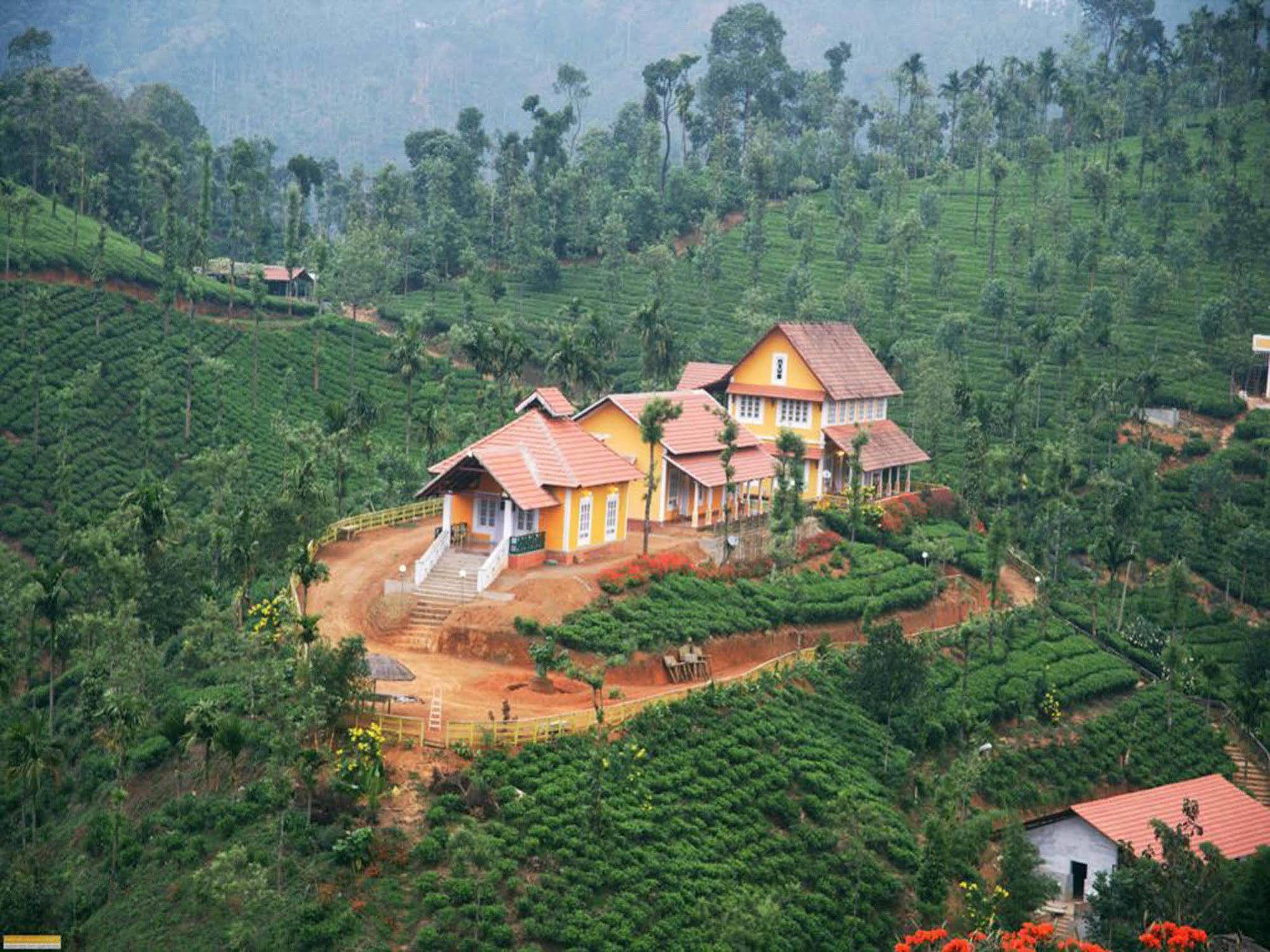 Meenmutty Heights Hotel Vaduvanchal Exterior photo