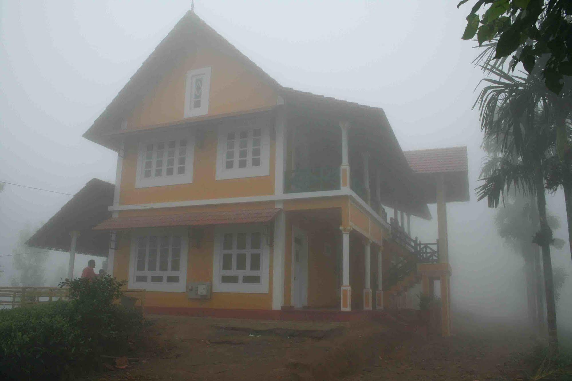 Meenmutty Heights Hotel Vaduvanchal Exterior photo