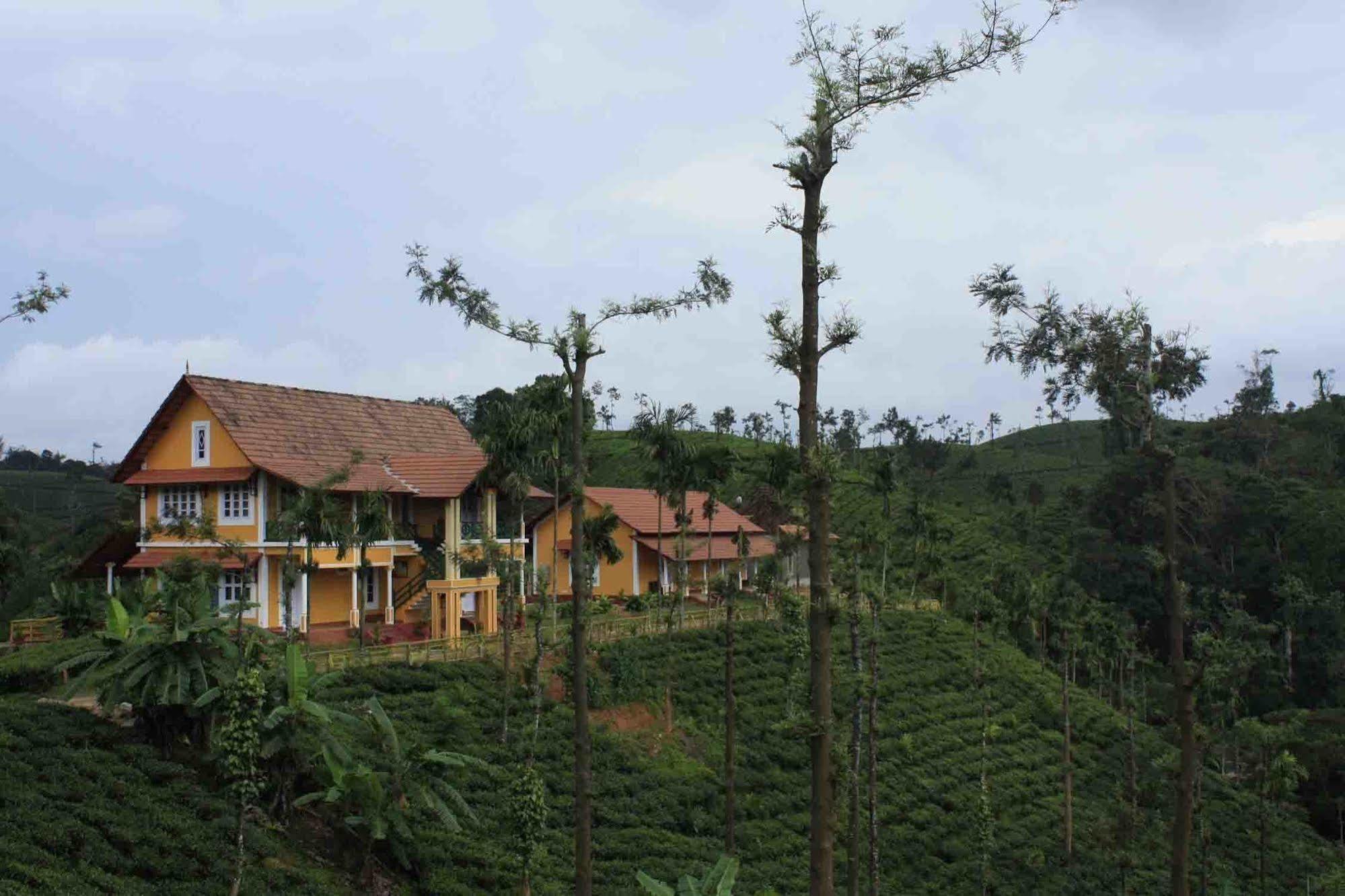 Meenmutty Heights Hotel Vaduvanchal Exterior photo