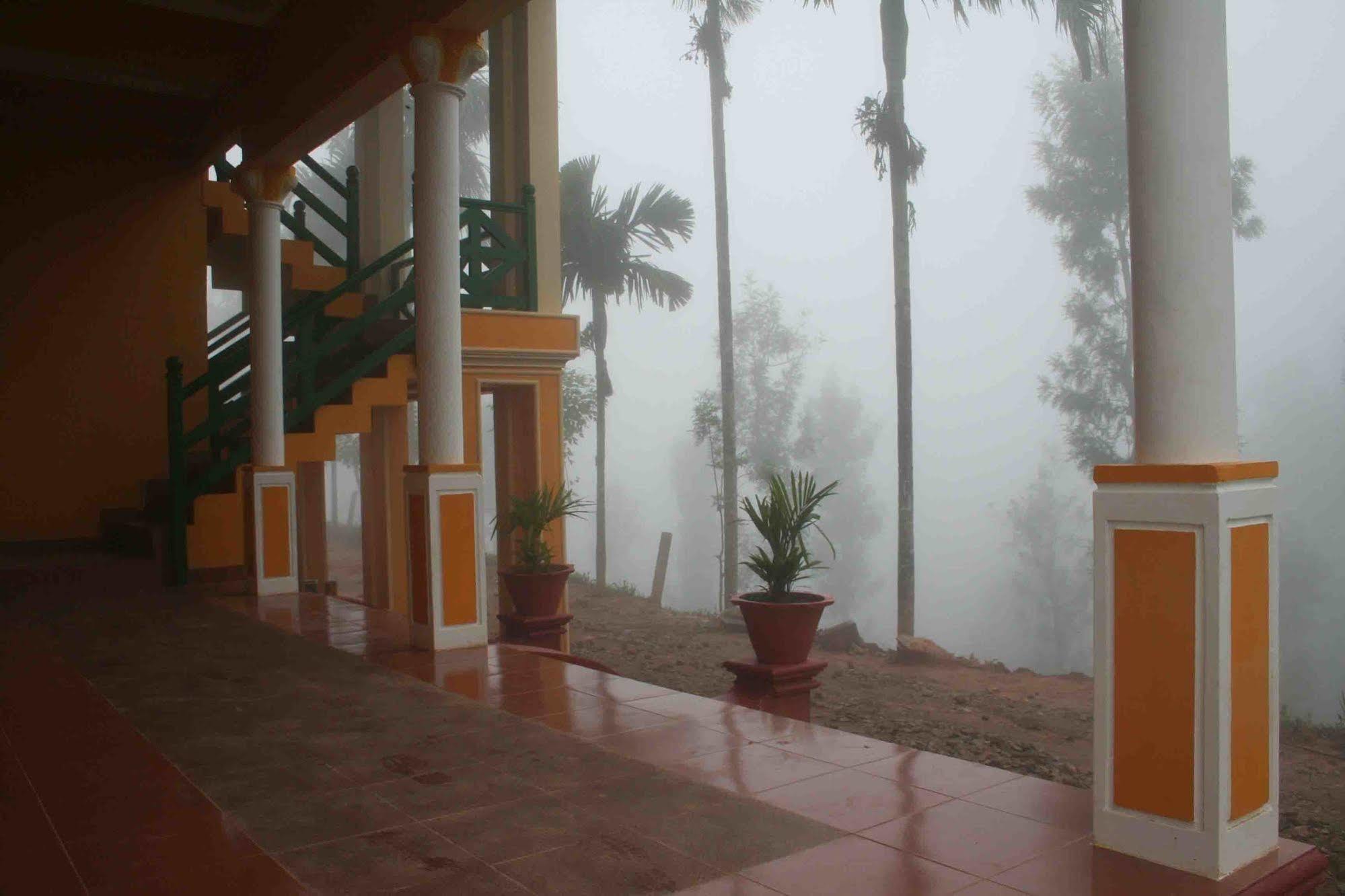 Meenmutty Heights Hotel Vaduvanchal Exterior photo